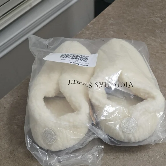 Victoria's Secret Soft Cream Slippers - Picture 3 of 4